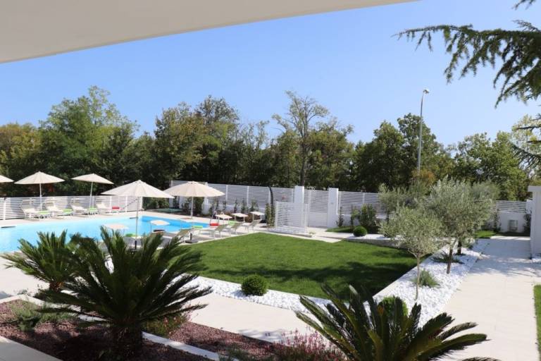 Family-friendly villa with private pool, barbeque & patio | Pets are welcome — photo 2