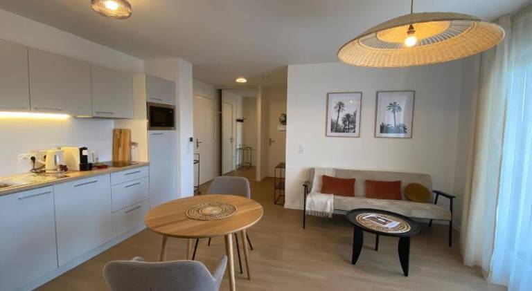 Serviced apartment with patio & garden | Pets allowed — photo 3