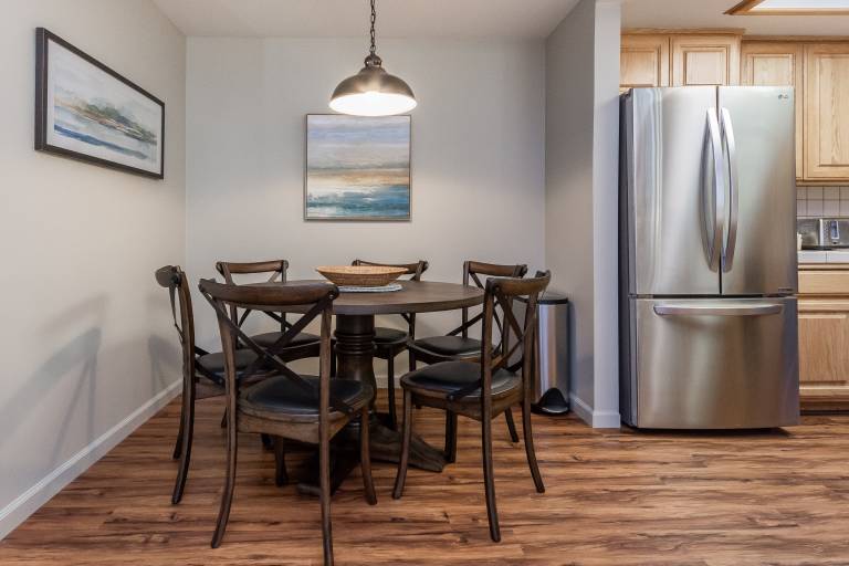 Condo with BBQ, sauna & pool | Mountain view — photo 2
