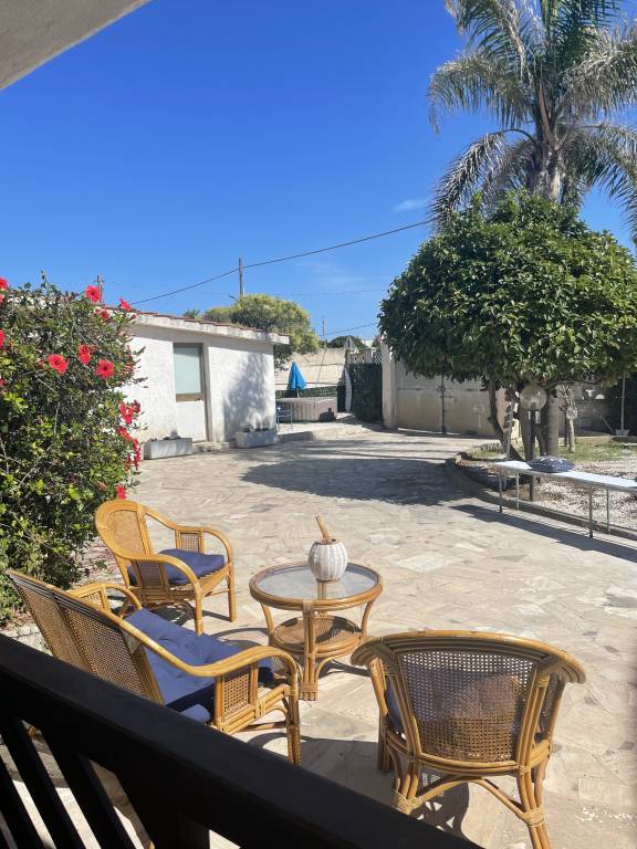 Family-friendly lovely villa with yard | Garden view | Beach nearby | Pet-friendly — photo 3