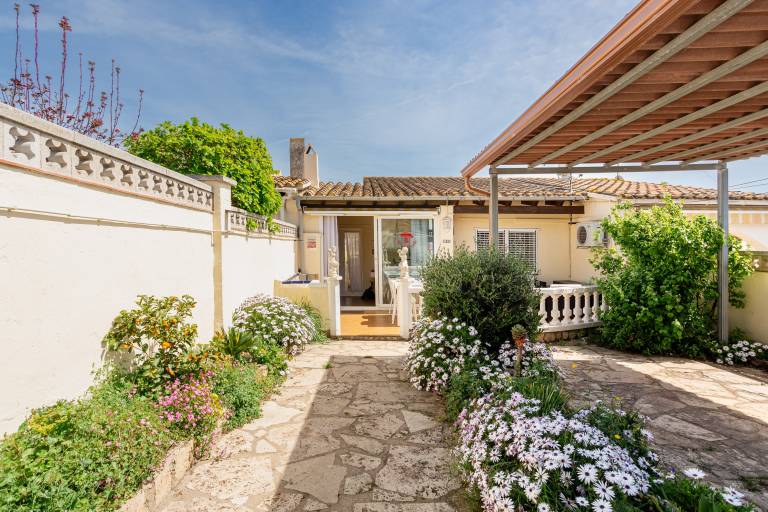 House with patio, garden & grill in L'Escala
