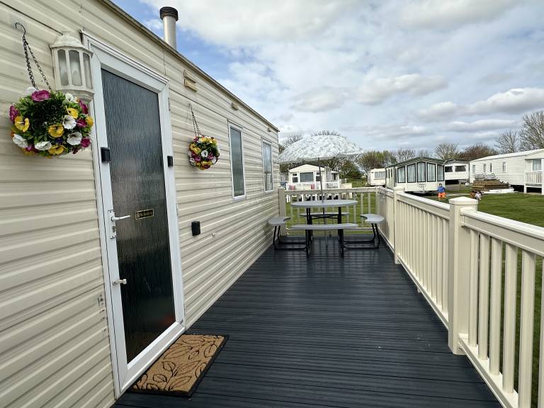 Family-friendly lodge with pool & garden | Dogs allowed — photo 2