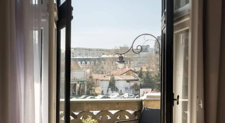 Calea 3BR Victoriei Stunner - Two Living Rooms - Balconies on the Avenue — photo 4