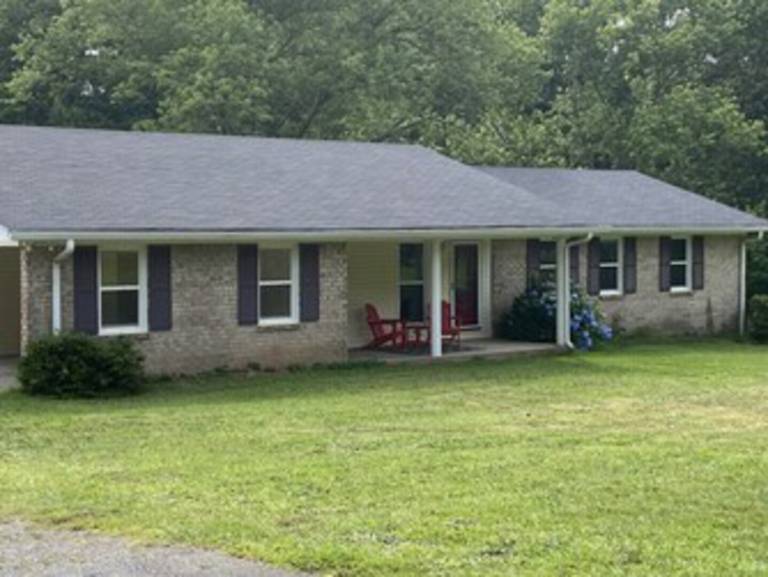House with terrace & yard in Acworth, GA