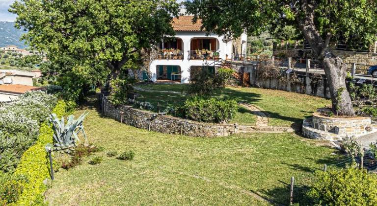 Wonderful villa with terrace, pool & grill | Good for workation | Pet-friendly — photo 3