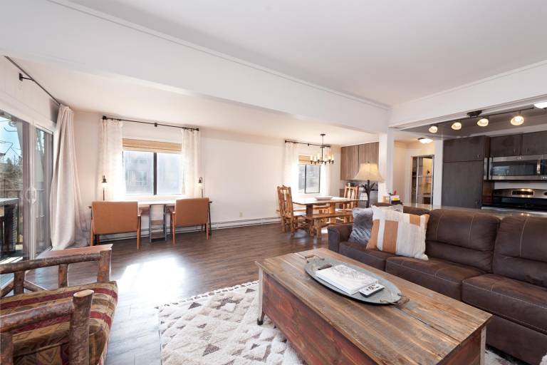 Condo with fast internet, hot tub & heated pool | Mountain view — photo 3