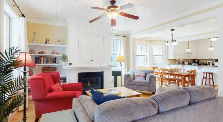Vacation home | Beach nearby | Perfect for remote work | Pet-friendly — photo 2