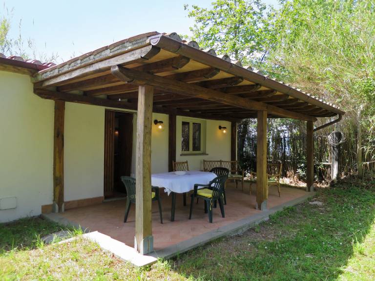 House with pool, terrace & yard | Lake view | Pet-friendly — photo 3