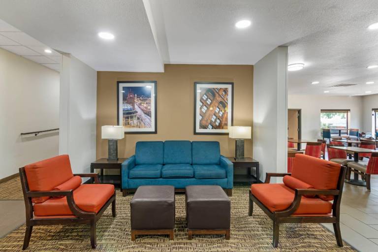 Comfort Inn & Suites Kansas City - Northeast — photo 4