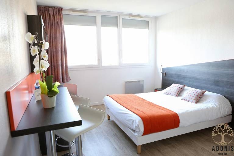 Apartment with private pool — photo 4
