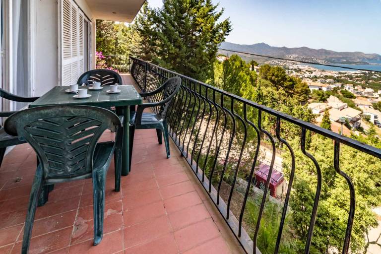 Rental apartment with patio | Mountain view — photo 2