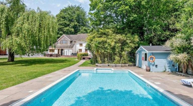 Vacation home with 5 rooms for 10 persons in Ringwood