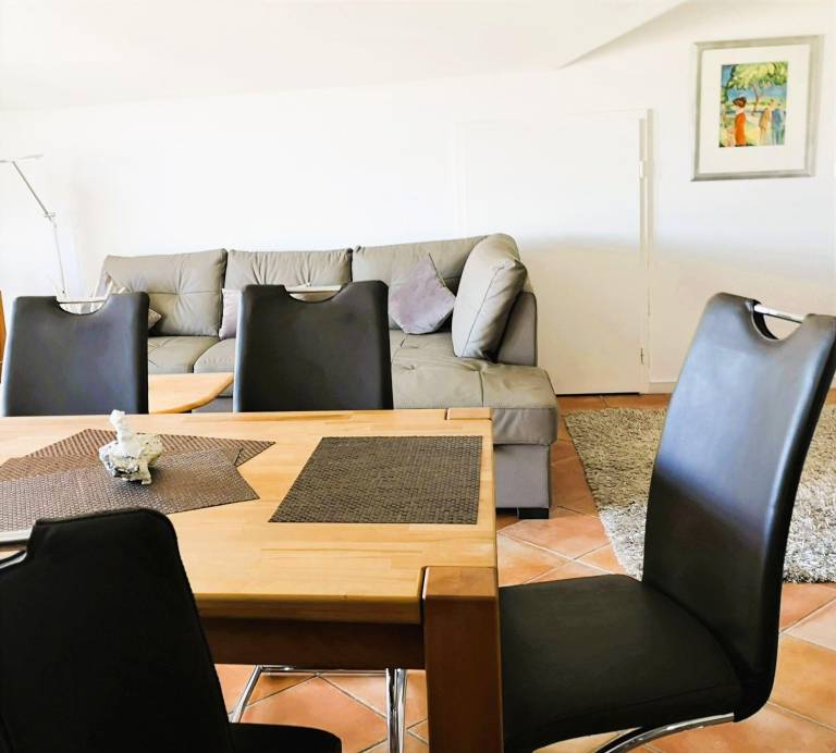 Apartment with yard & grill | Sea view — photo 2