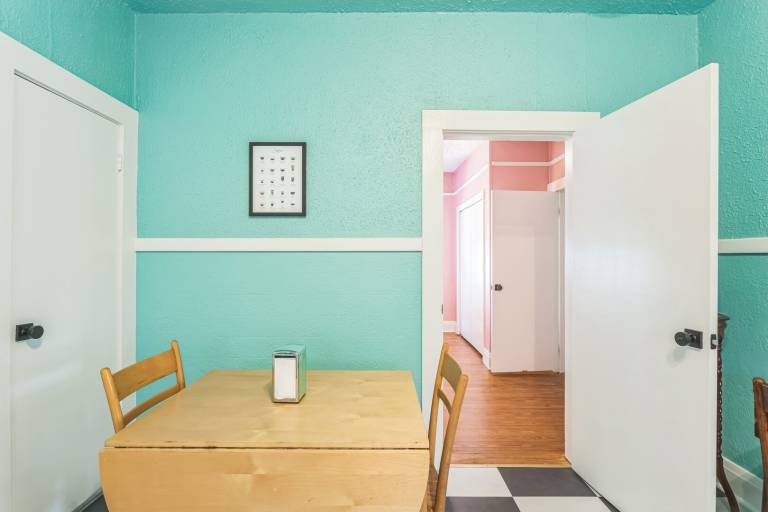 Retro Revival with Modern Comfort - A Mid-Century Gem in Gonzales LA — photo 2
