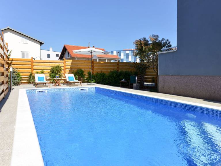 House with private pool, barbecue & garden — photo 2