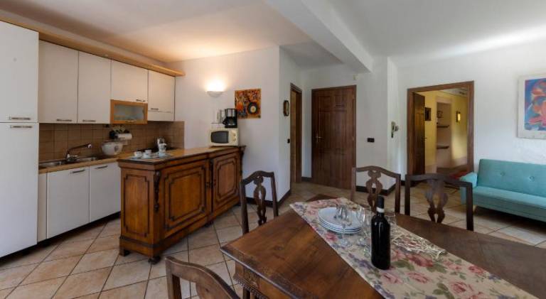 Rental apartment with barbeque & yard — photo 3