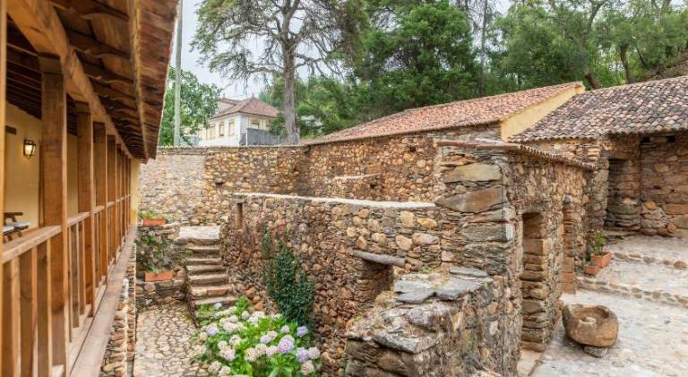 Fully equipped house with patio, yard & private pool | Perfect for remote work | Dogs allowed — photo 2
