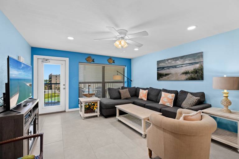Family-friendly condo with patio & private pool | Beach nearby | Dogs allowed — photo 2