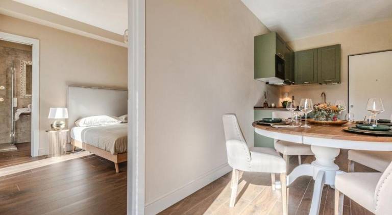 Apartment with pool — photo 2