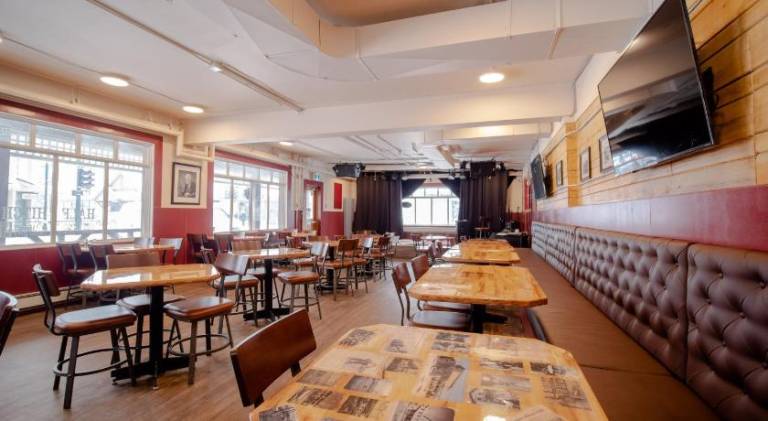 PARTY HOSTEL - The Canmore Hotel Hostel — photo 2