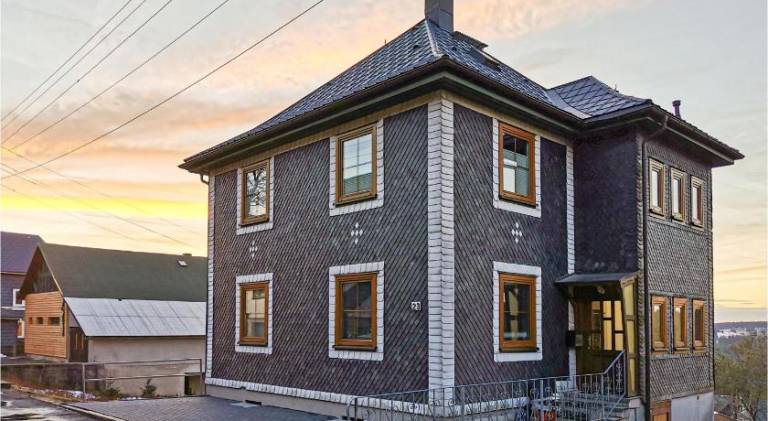 House with hot tub — photo 4