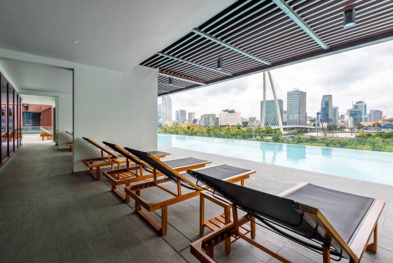 Holiday apartment with pool, BBQ & yard — photo 4