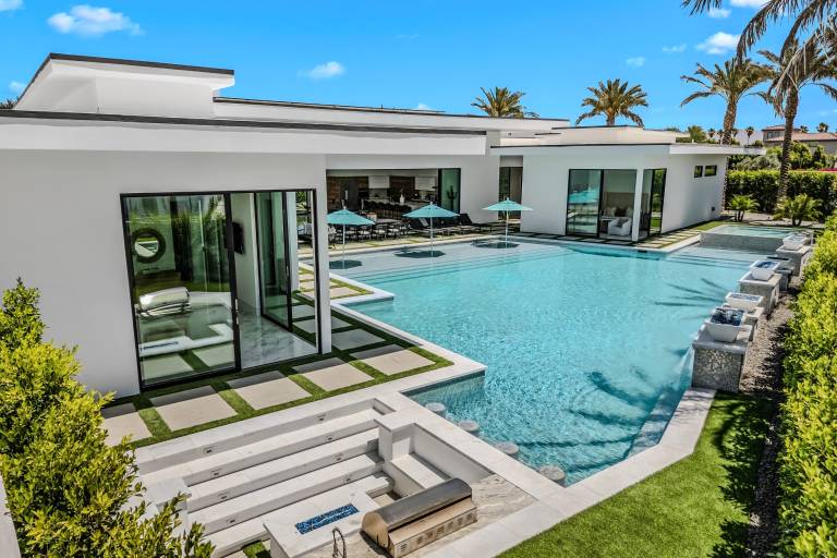 488 m&sup2; Villa
