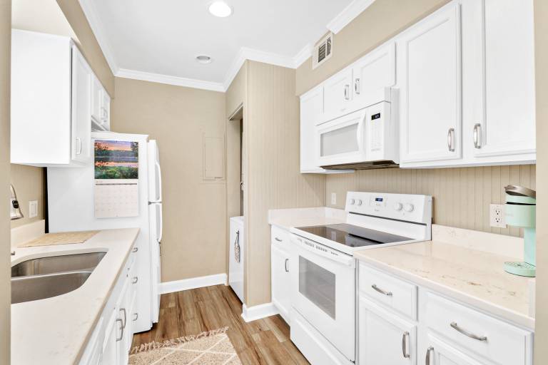 2381 Lighthouse Tennis: Pet Friendly 1 Bedroom, Free Bikes, Pool, Tennis — photo 5