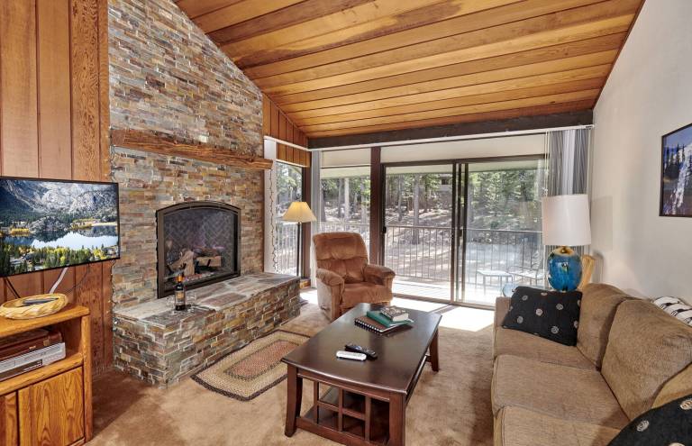 Child-friendly wonderful condo with private pool | Ski nearby | Dogs allowed in Mammoth Lakes, CA
