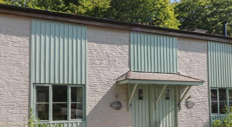 House with hot tub & pool in Falmouth