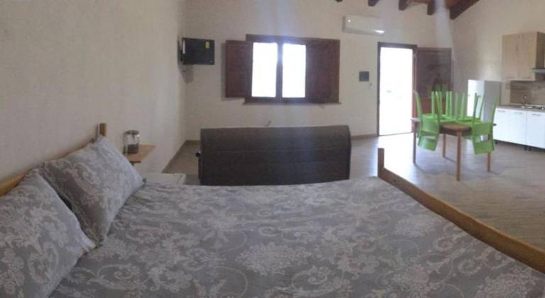 Serviced apartment with garden — photo 2