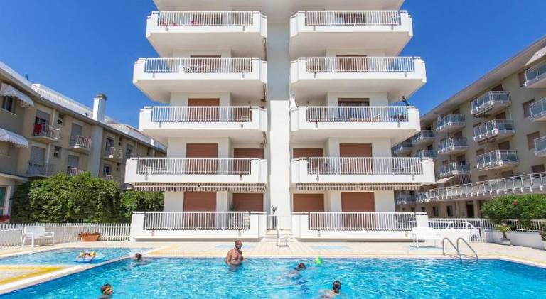 Beautiful holiday apartment with patio & pool | Beach nearby | Pets are welcome in Jesolo