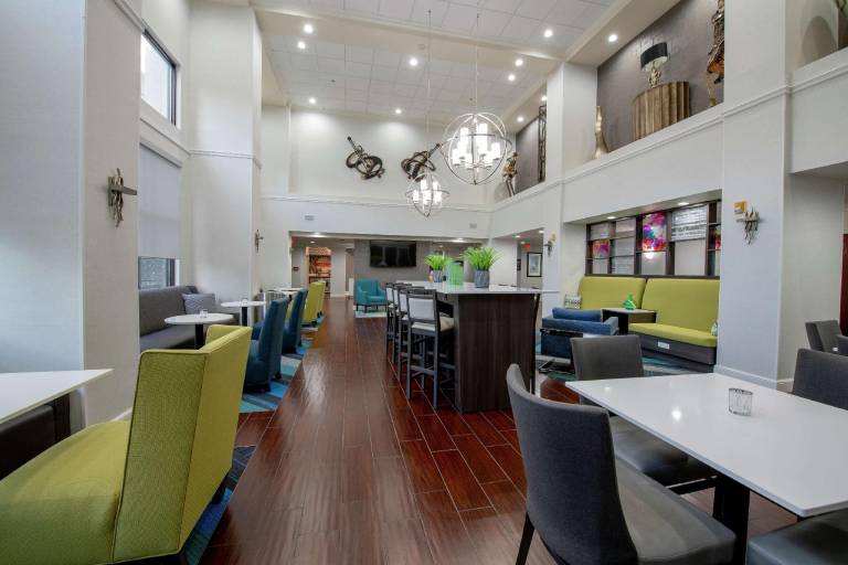 Hampton Inn & Suites Lafayette — photo 2