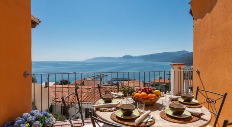 Vacation home with patio & grill in Dorgali