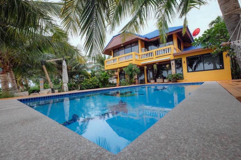 House with barbecue, yard & pool | Good for workation in Phetchaburi