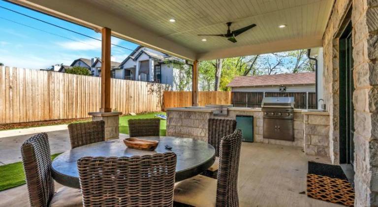 Luxury (Less than mile from AT&T Stadium/GlobeLife) GameRoom/Basketball Hoop — photo 4