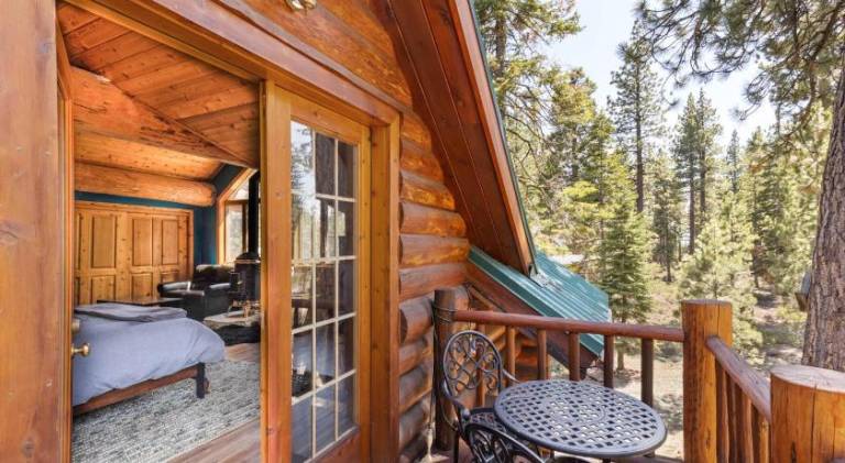 Tahoe Wanderer - 3 BR Luxury Log Cabin with Additional Loft, Private Hot Tub — photo 4
