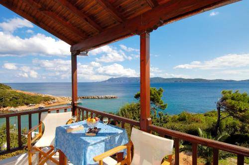 Holiday apartment with terrace, pool & yard | Pet-friendly — photo 3