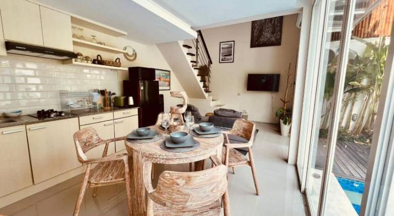 Family-friendly pleasant villa with yard, private pool & patio | Perfect for remote work | Pets are welcome — photo 3