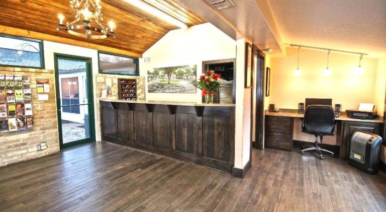 Peach Tree Inn & Suites — photo 5