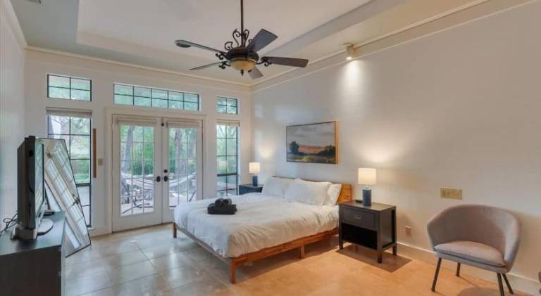 Fully equipped vacation home with private pool, barbecue & yard | Pet-friendly — photo 2