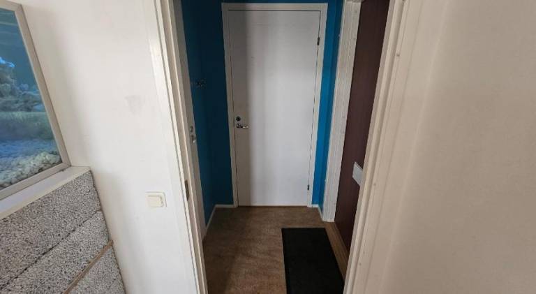 Central Room with Private Entrance and Ensuite Bathroom — photo 3
