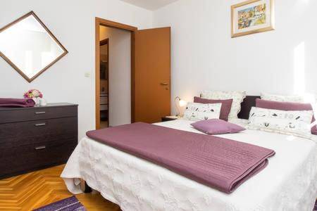 Holiday apartment with 3 rooms for 9 persons in Split