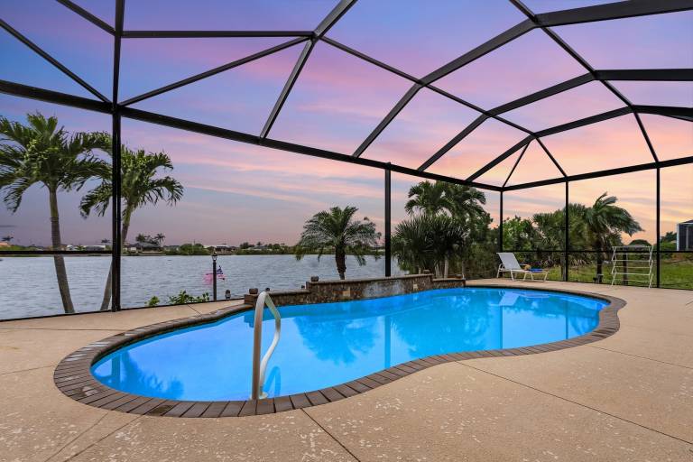 Heated Pool and Backs onto Freshwater Lake - Billie's Gulf Coast Getaway - Roelens in Cape Coral, FL