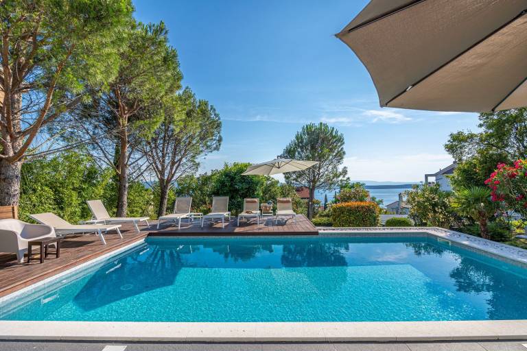 Beachfront Villa with Private Pool, Jacuzzi, Sea View — photo 2