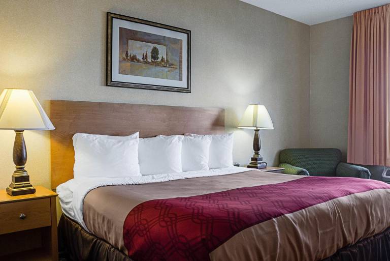 Econo Lodge Fargo - West Acres in Fargo, ND