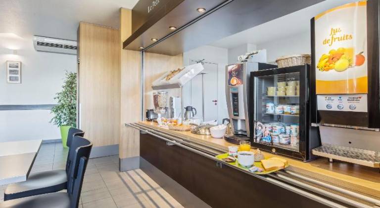 B&B HOTEL Lyon Grand Stade Meyzieu — photo 2
