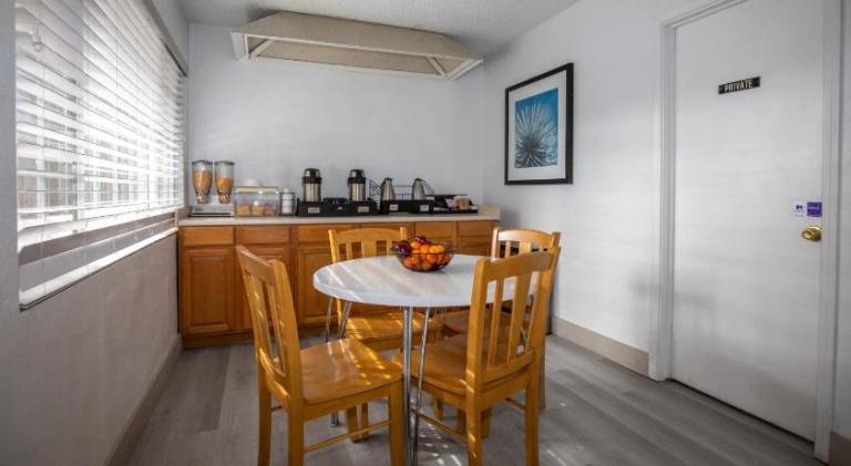 Americas Best Value Inn Chico — photo 4