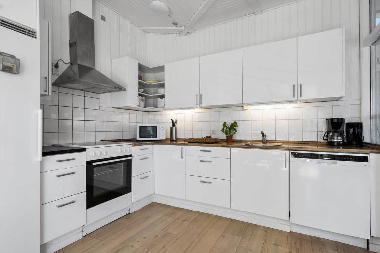 House with pool, barbecue & terrace — photo 5