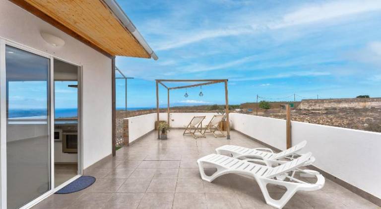 Apartment with barbecue & terrace — photo 3